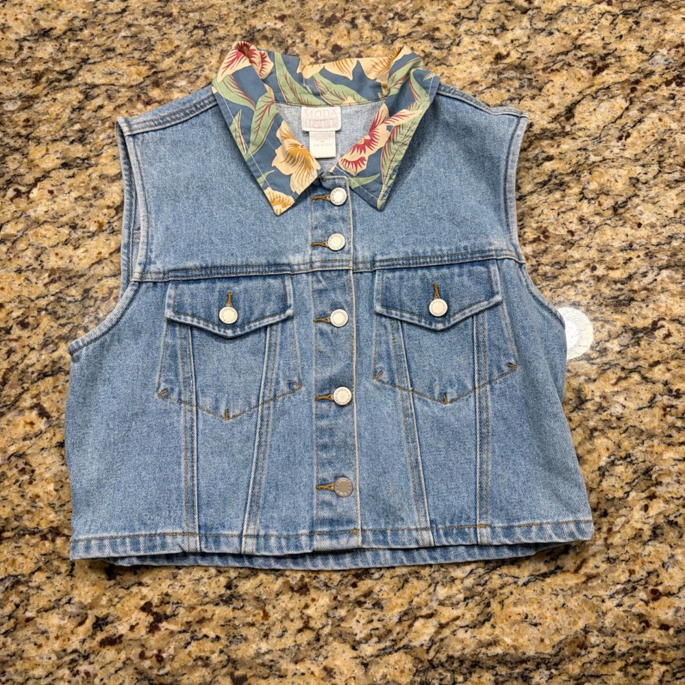 Vintage Moda International Denim Vest Floral Collar Light Wash Cropped Medium
